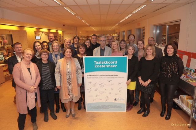 Foto bij persbericht ondertekening taalakkoor