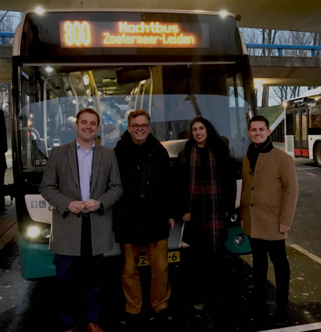 opening nachtbus vlnr Marc Rosier wethouder VVD Robbert Moree VVD Sabin Jahan VVD Duco Mülder VVD