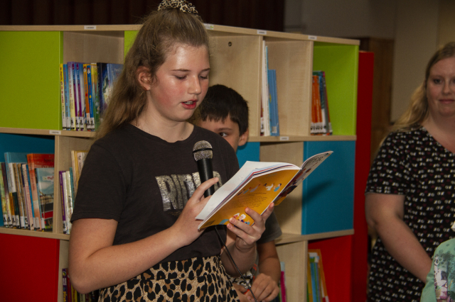 opening bibliotheek op school tjalk 014 voorlezen gedicht