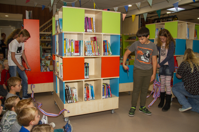 opening bibliotheek op school tjalk 016 doorknippen lint