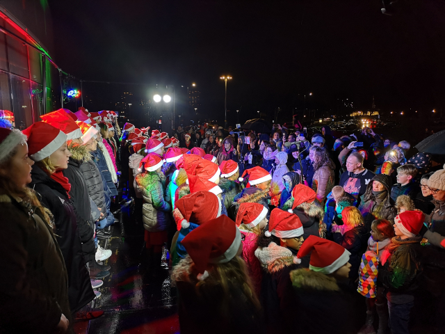 OPOZ kinderkoor tijdens Kaarsjesavond bij CKC