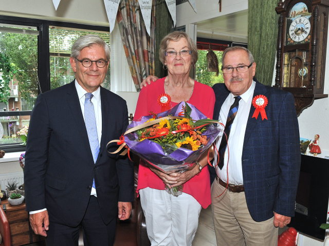 Echtpaar Van Oosterhoud de Jong 60 jaar 300dpi 0011