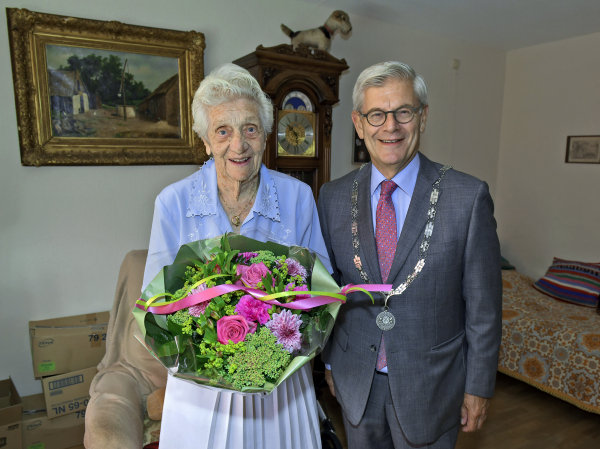 Mevrouw Van de Haar Van Mastricht 101 jaar 300dpi 0020