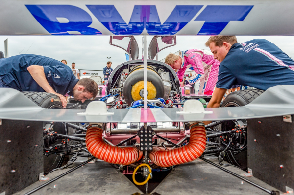 Team Forze Hydrogen Electric Racing aan het werk