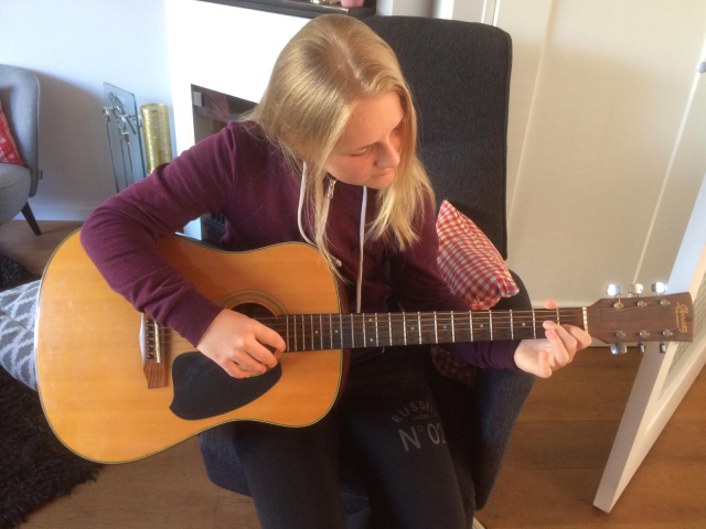 Melanie Kruijdenberg gitaar 1