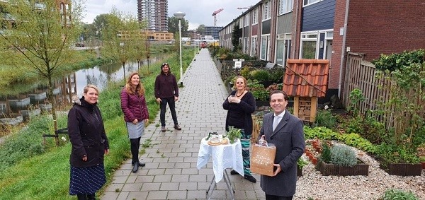 bezuijen bezoekt de wijk