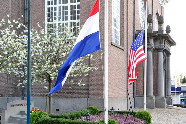 4 mei herdenking oud kerk2