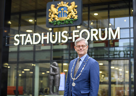 Burgemeester Aptroot Stadhuis450