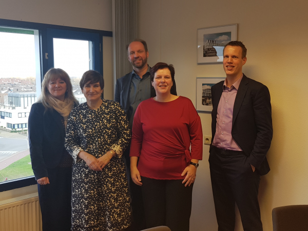 Lilianne Ploumen en raadsleden PvdA Zoetermeer bij LLZ