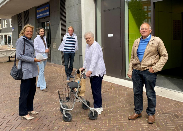 Wethouder Ter Laak en client Buddy Netwerk