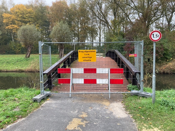 afgesloten brug naar DWO Westerpark