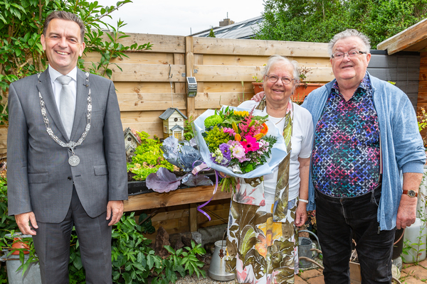 Burgemeester feliciteert 60 jarig bruidspaar Oomen Zoetermeer foto Patricia Munster