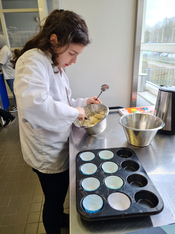 Bianca bakt cupcakes voor haar maatje copy