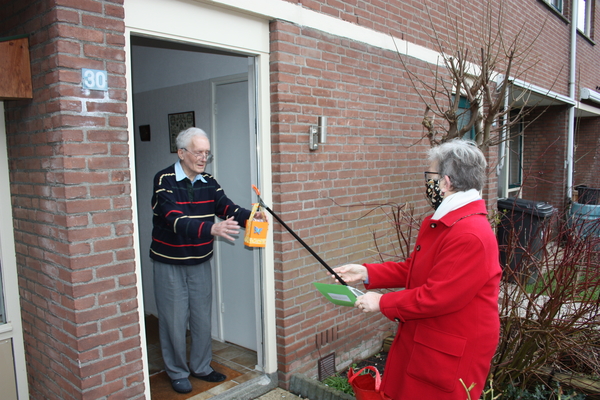 sfeermakers Palenstein brengen paasverrassing bij ouderen 1