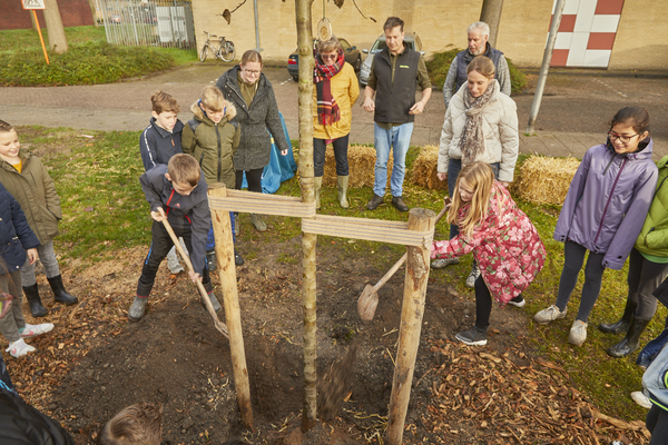 Onthulling eerste Tiny Forest 'het Boslokaal'