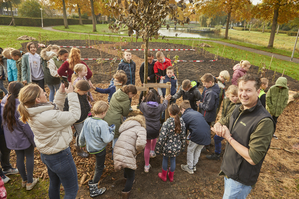 Onthulling eerste Tiny Forest 'het Boslokaal'