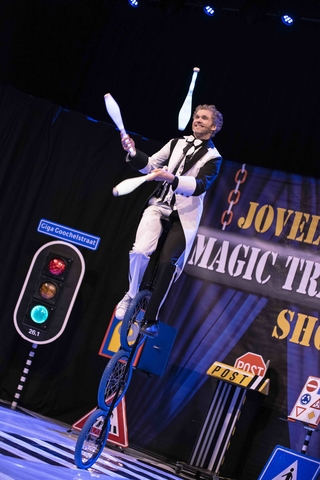 Magic Traffic Show Showman Jovel PhotograVera Vera Weber 2