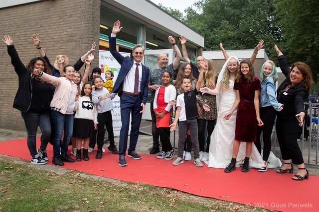 burendag 2021 kerkenbos 16 meerzicht zoetermeer 054 groepsfoto met wethouder