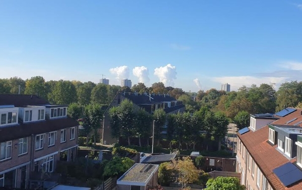 wokt22 Leontine_vd_laar_bijzondere_wolken_boven_palenstein