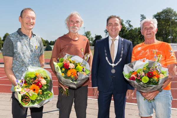 Koninklijke Onderscheidingen bij Ilion de heren Van der Plaat Van Leeuwen en Franken