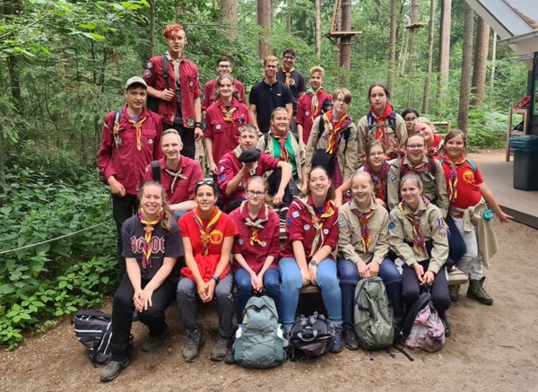 JMC explorers en gidsen bij het klimbos