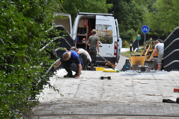 Reparatie wandelbrug Westerpark Zoetermeer