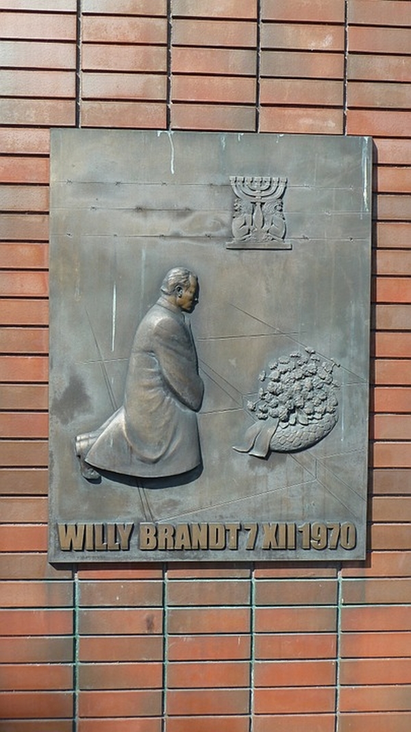 willy brandt herdenkingsteen 7 12 1970