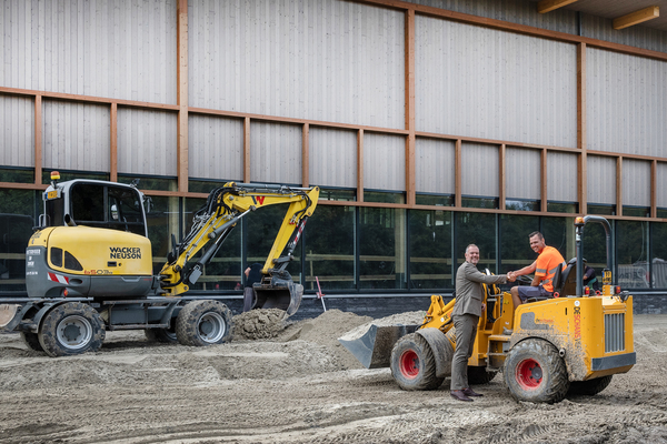 Buitenterrein van start