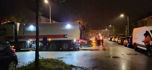 schoonmaak van olie op de weg