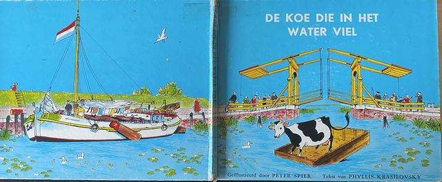 Boekje koe in het water