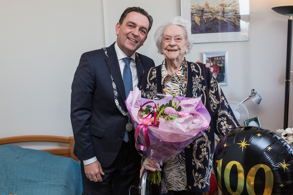100 jarige mevrouw Beerta 4