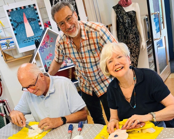 Speksteen bewerken in de Ambachtenwerkplaats foto Stichting Piëzo