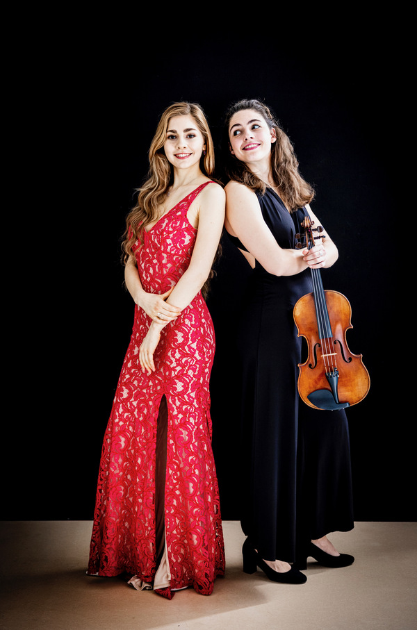 Anuschka en Maria Pedano .HR. C Foppe Schut S222126 1 2