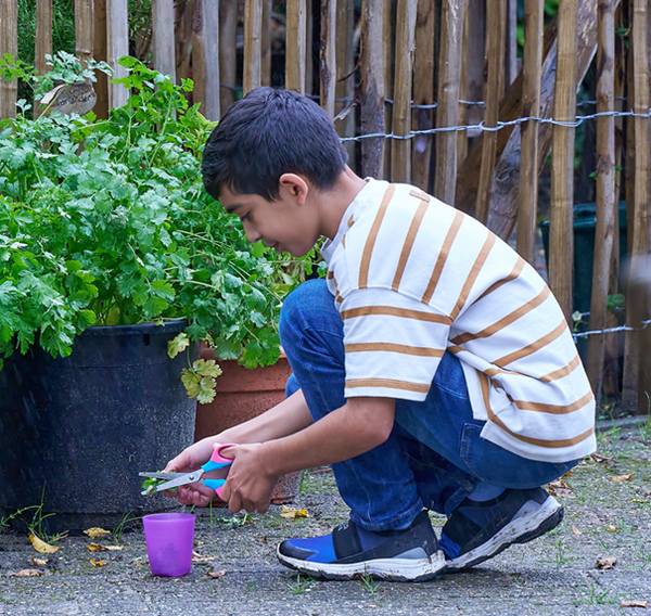 Zomerpret in het groen Kinderactiviteiten bij Piëzo in Wijktuin Noordhove fotograaf Leon Koppenol