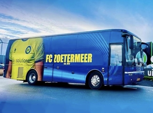 De spelersbus van FC Zoetermeer
