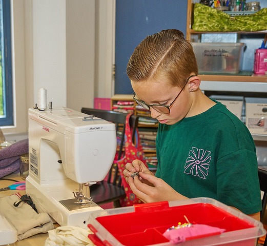 Textiellessen voor tieners bij de Ambachtenwerkplaats fotograaf Leon Koppenol
