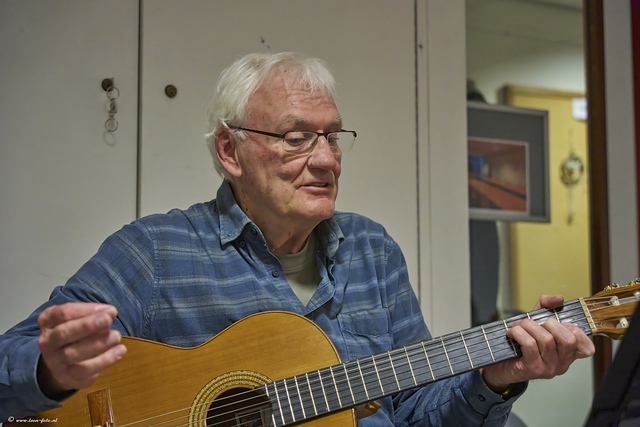Zing mee met troubadour Kees fotograaf Leon Koppenol