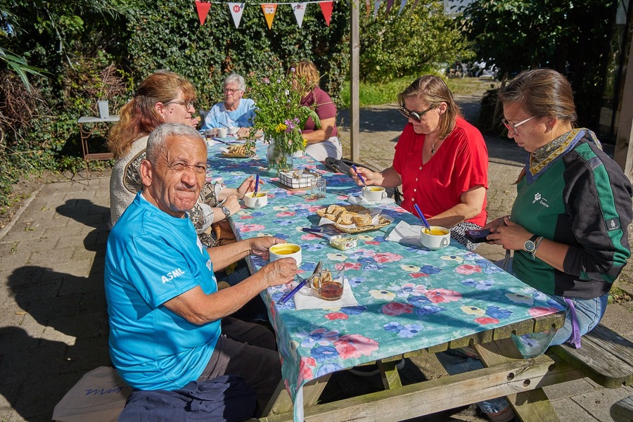 Geslaagde Burendag bij Piëzo in Wijktuin Noordhove fotograaf Leon Koppenol