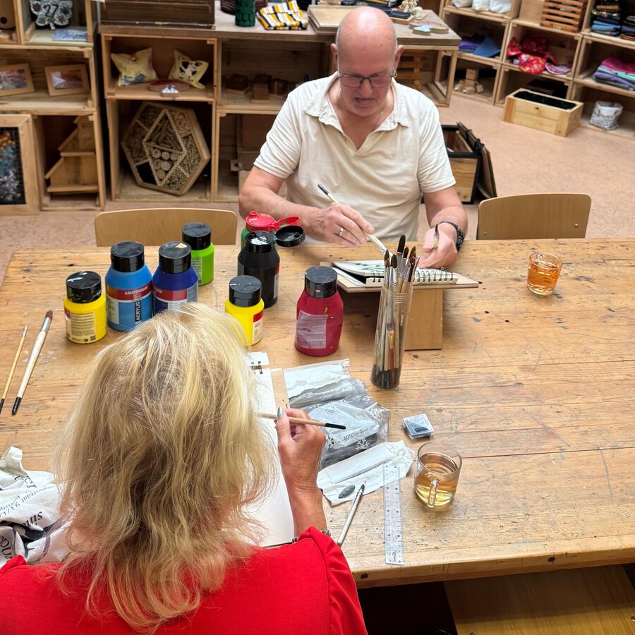 Schilderlessen voor beginners in de Ambachtenwerkplaats foto Stichting Piëzo