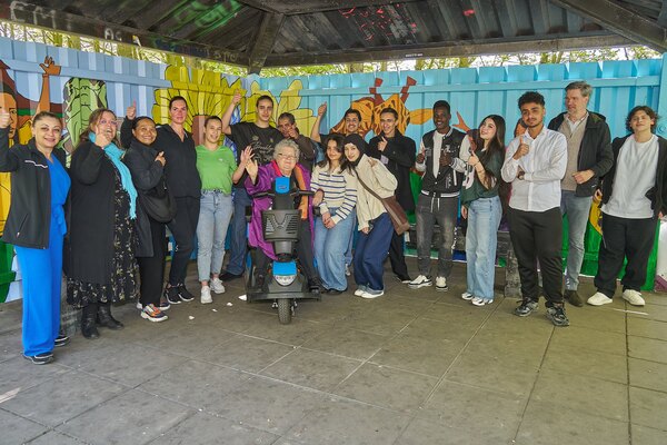 Muurschildering bij hangplek Rokkeveen