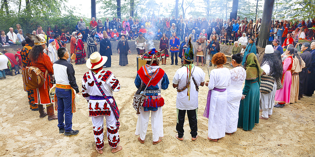 Beeld met alle Elders uit de KIVA documentaire