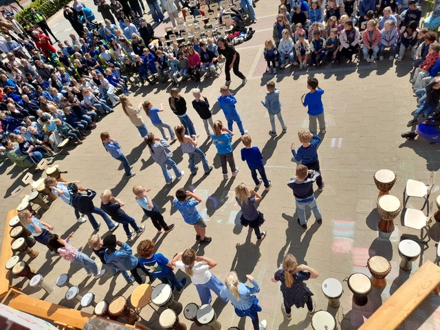 Optreden streetdance IKC Prins Claus