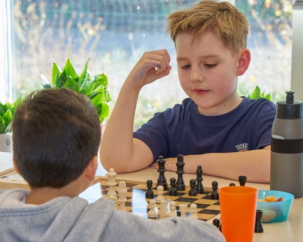 Schaakles voor kinderen bij inZet fotograaf Leon Koppenol