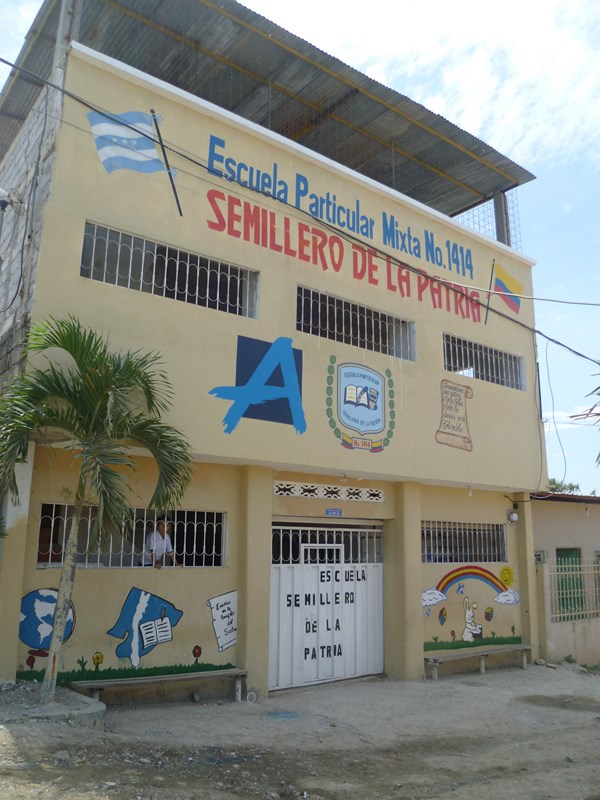 School met logo in Equador
