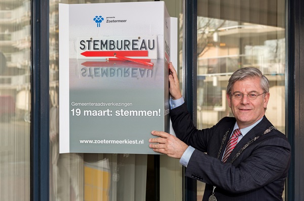 Burgemeester Aptroot makelaarsbord